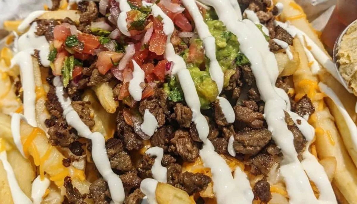 Carne asada fries with fresh toppings
